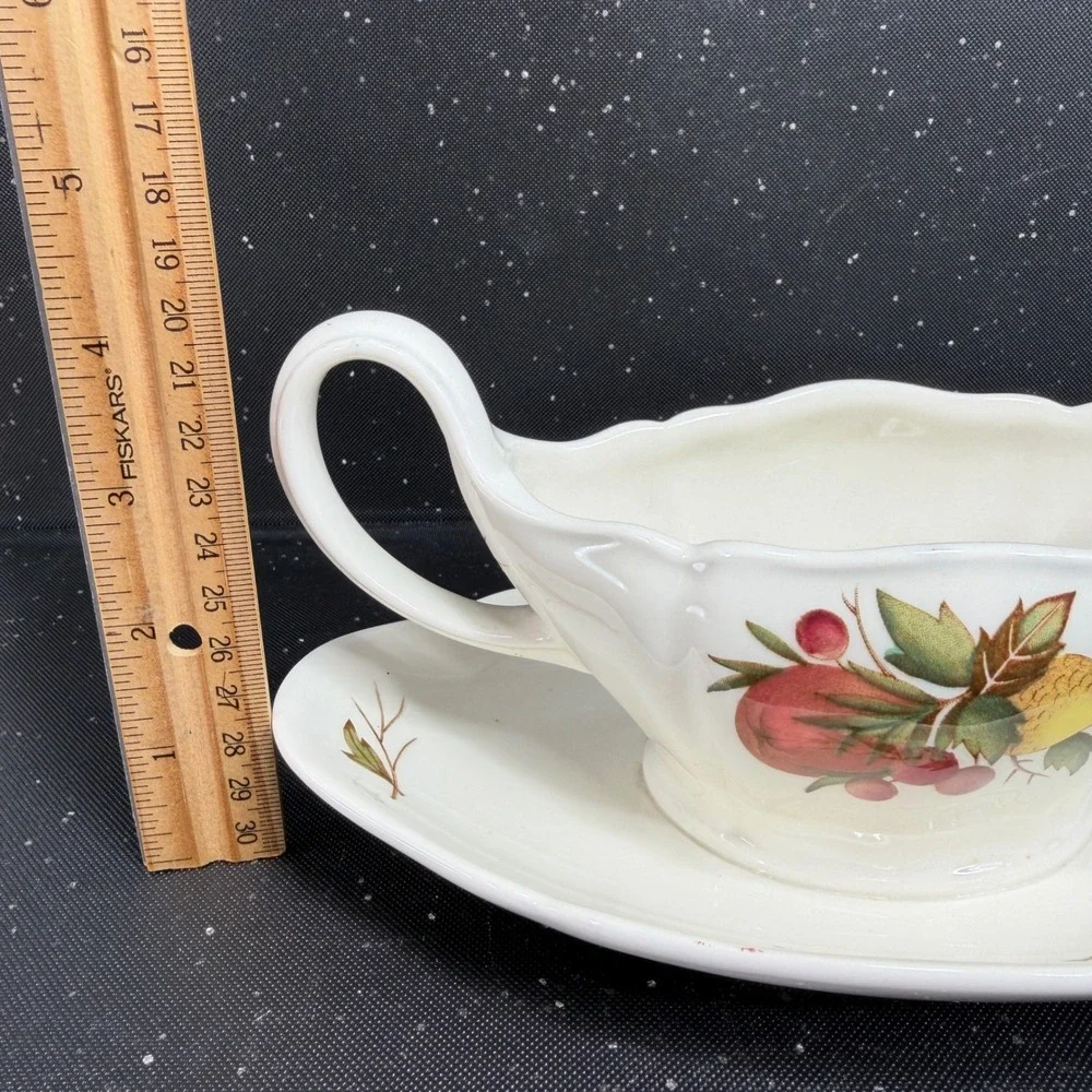 Wedgwood Etruria Barlaston Drury Lane Gravy Boat Attached Underplate Fruit Motif